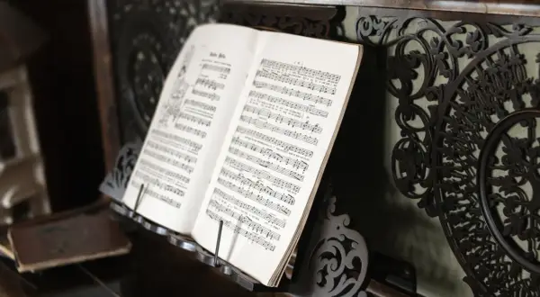 Jaki podkład muzyczny do zdjęć, by wzmocnić emocje i wspomnienia