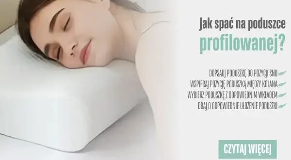 Kobieta śpi na poduszce profilowanej, która podpiera jej głowę i szyję.