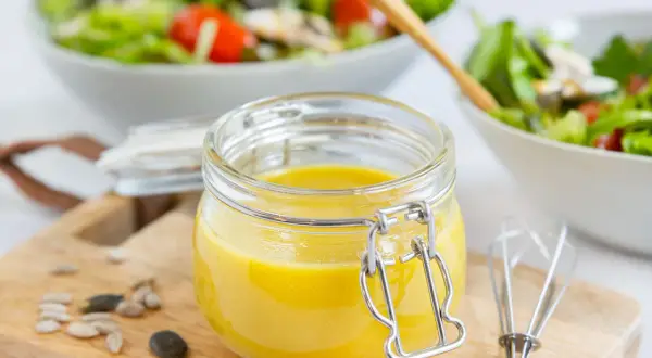 Salatdressing selbst machen: Einfache Rezepte & Tipps für Geschmack