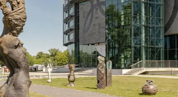 Najlepsze galerie rzeźby w Polsce: Odkryj wyjątkowe wystawy i artystów