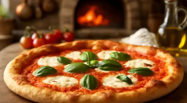 Une délicieuse pizza italienne, garnie de mozzarella fondante et de basilic frais, sort du four à bois.