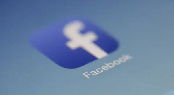Ikona Facebooka. Dowiedz się, jak zablokować życzenia na FB, aby uniknąć niechcianych powiadomień.