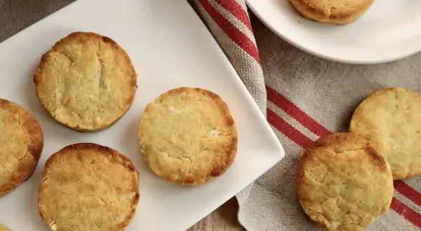 Délicieux sablés noisette moelleux, parfaits pour accompagner un café. Une recette simple et gourmande.