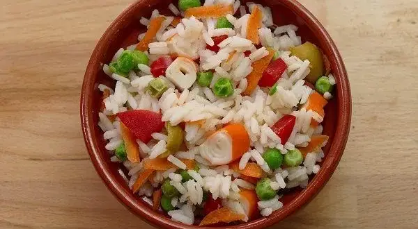 Cómo hacer ensalada de arroz: Receta fácil y trucos de chef