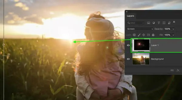 Effetto lens flare in Photoshop su un tramonto con due persone.