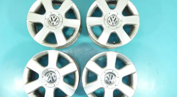 Cztery felgi aluminiowe do VW Golf 5. Rozstaw śrub 5x112.