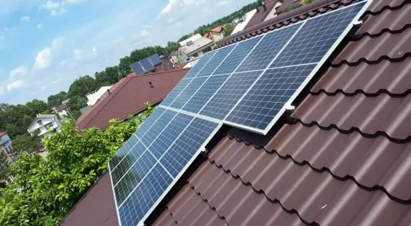 Ile kosztuje kilowat fotowoltaiki? Sprawdź, czy nie przepłacasz za instalację!