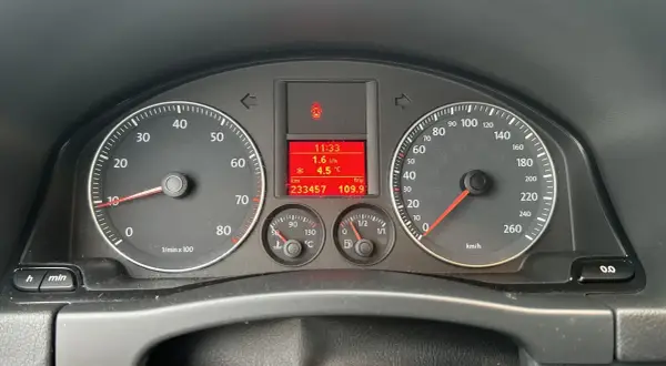 Ile pali diesel na postoju? Zaskakujące dane o spalaniu i oszczędnościach