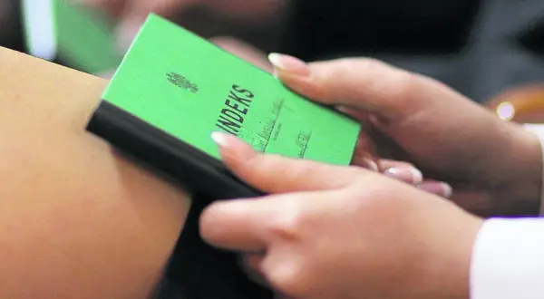Ile się płaci za rekrutację na studia? Zaskakujące różnice w opłatach