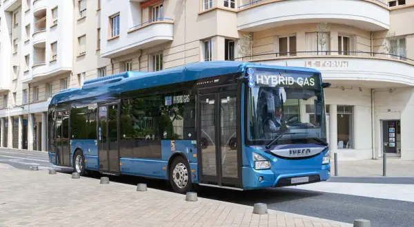 CNG i hybryda - co to jest i jak wpływają na środowisko?
