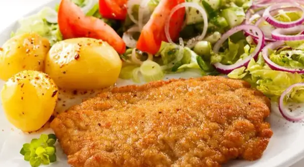 Ziemniaki z sosem: Ile kalorii? Odkryj, jak sos zmienia Twój obiad!