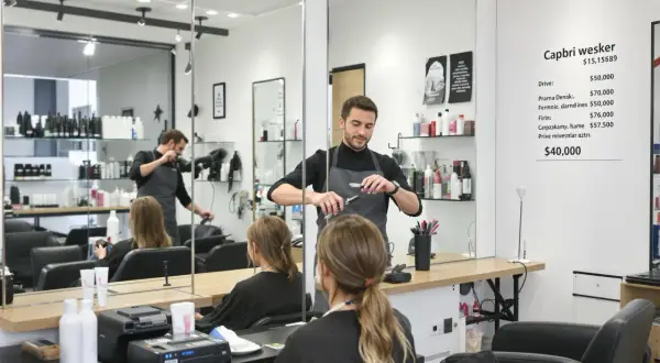 Ile można zarobić na salonie fryzjerskim? Kluczowe czynniki i przykłady zarobków