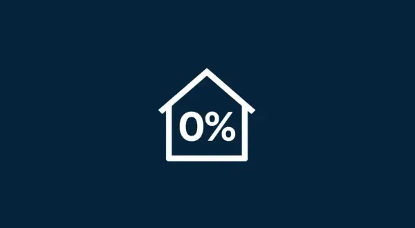 Biały zarys domu z napisem "0%" w środku. Symbolizuje kredyt bez wkładu własnego, marzenie o własnym M staje się realne.