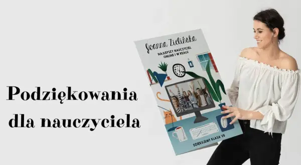 Uśmiechnięta kobieta trzyma plakat "Podziękowania dla nauczyciela". Na plakacie widać ilustrację klasy online, za co dziękujemy nauczycielom.