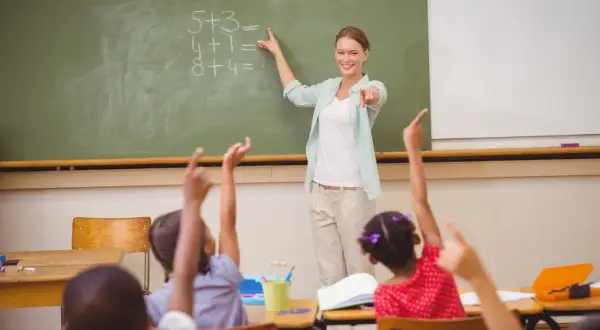 Czy nauczyciel w trakcie studiów podyplomowych może uczyć bez przeszkód?
