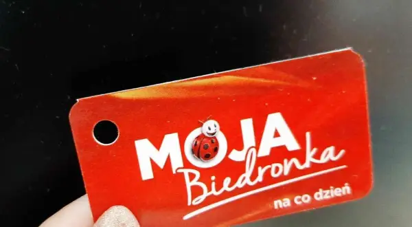 Karta Moja Biedronka. Zobacz, jak łatwo przejść moja biedronka rejestracja karty krok po kroku.