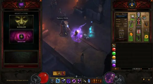 Gracz w Diablo 3 wybiera typ szczeliny. W tle widać obelisk i postacie. W ekwipunku widoczne są statystyki postaci i przedmioty, a także ikony umiejętności. Kostka Kanaiego jest kluczowym elementem rozgrywki.
