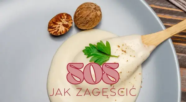 Gęsty sos śmietanowy do pizzy na talerzu, obok gałka muszkatołowa. Tekst "SOS JAK ZAGĘŚCIĆ".