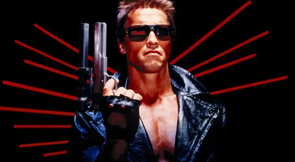 Arnold Schwarzenegger jako T-800, ikona z obsady Terminatora, z pistoletem i czerwonymi promieniami w tle.