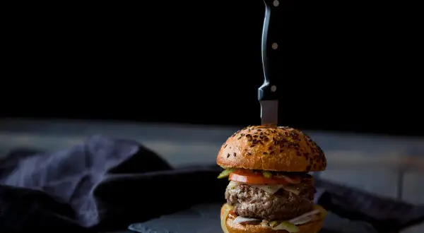 Czym doprawić mięso na burgery, aby uzyskać wyjątkowy smak?