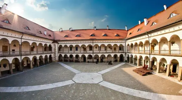 Zamek Królewski w Niepołomicach – Fascynująca historia i tajemnice rezydencji