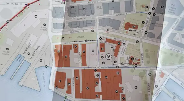 Mapa Stoczni Gdańskiej z zaznaczonymi obiektami i trasami zwiedzania.