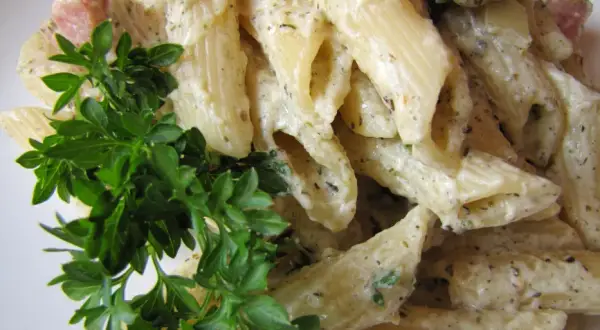 Penne w sosie śmietanowym – prosty przepis na pyszny obiad