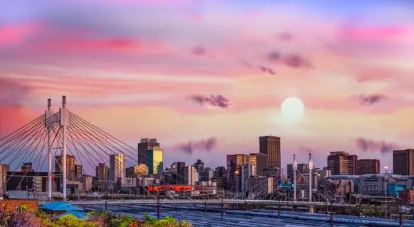 Czy Johannesburg jest bezpieczny? Odkryj zagrożenia i porady dla turystów