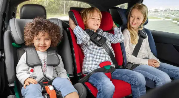 Bezpieczne nosidełko: Montaż RWF, ISOFIX, pasy. Uniknij błędów!