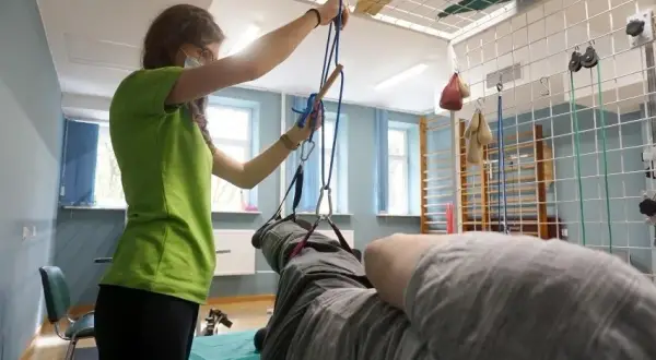 Szybka rehabilitacja NFZ Wrocław: Jak znaleźć najkrótszy termin?