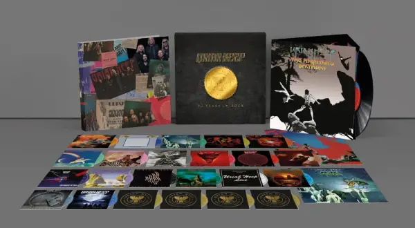 Kolekcja płyt Uriah Heep "50 Years in Rock" z okładkami i winylami. Wiele klasycznych utworów zespołu.