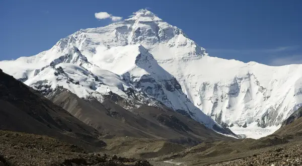 Mount Everest: Gdzie leży i jak spełnić marzenie o Himalajach?