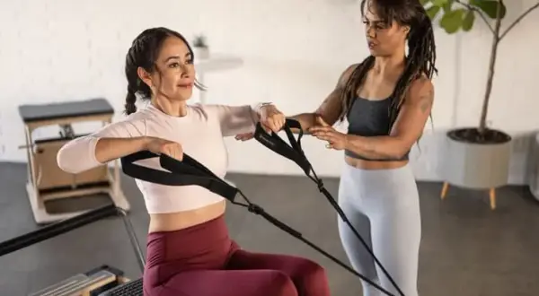 Joga czy Pilates? Co lepsze na ból kręgosłupa i odchudzanie?