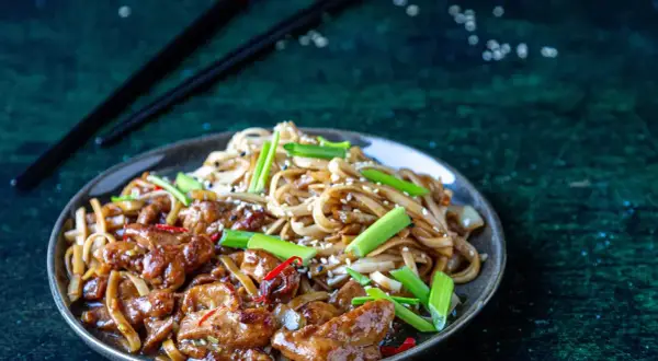 Gdzie kupić chow mein? Najlepsze miejsca na zakupy online i w sklepie