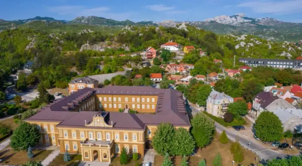 Gdzie nocleg w drodze do Czarnogóry? Oto najlepsze opcje na trasie