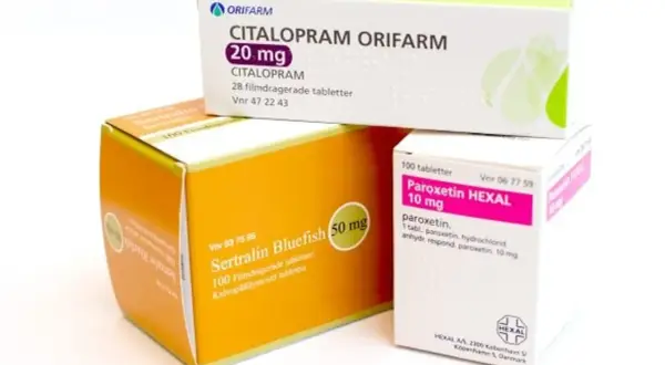 Läkemedelsförpackningar med Citalopram, Paroxetin och Sertralin. Viktigt att rådgöra med läkare vid sertralin graviditet.
