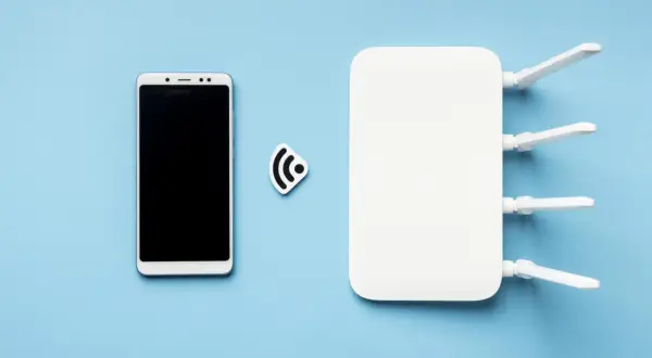 Smartfon i router Wi-Fi, symbolizujące tethering, gotowe do połączenia.