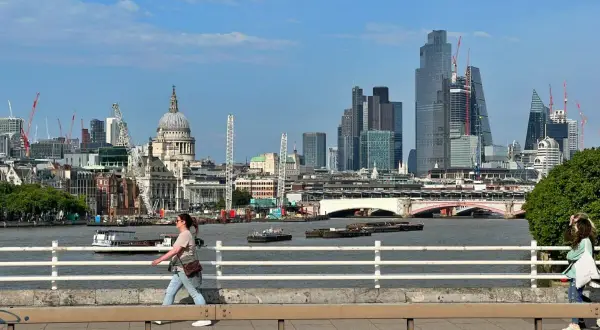 Jak znaleźć tani nocleg w Londynie i zaoszczędzić na podróży
