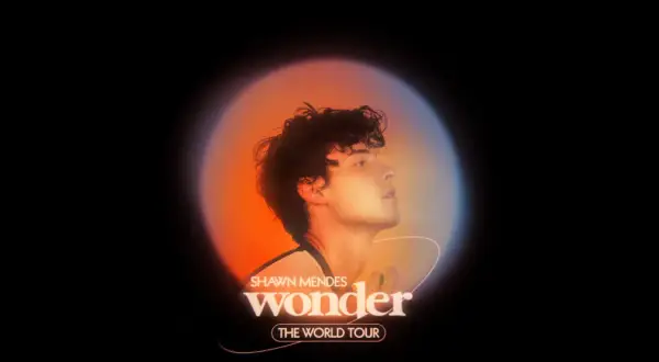 Shawn Mendes Wonder The World Tour – artystyczny portret artysty w ciepłym świetle.