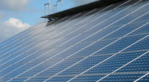 Ile Tauron płaci za 1 kWh z fotowoltaiki? Sprawdź stawki i oszczędności!