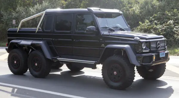 Mercedes G63 AMG 6x6: Luksusowy potwór na 6 kołach cena i historia