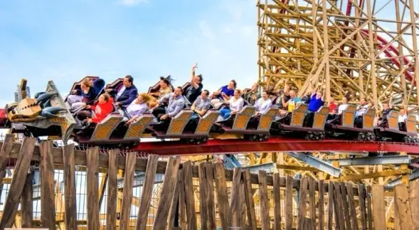 Zatorland czy Energylandia – który park rozrywki jest lepszy dla rodziny?