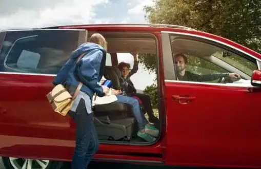 Seat Alhambra: Gdzie jest koło zapasowe i jak je wyjąć?