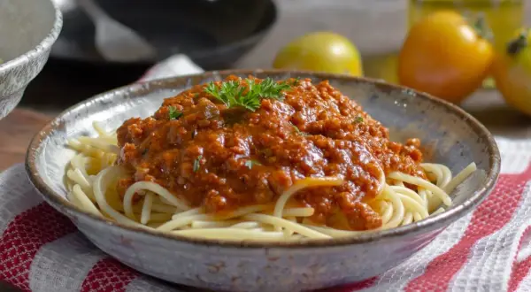 Spaghetti bolognese: Ile ma kalorii? Zrób wersję fit bez wyrzutów!