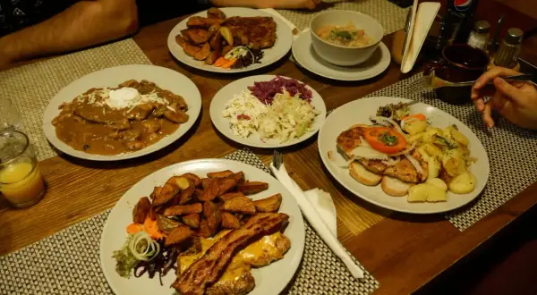 Bacówka u Józka Łódź: Menu, Ceny, Co Zjeść? Twój Przewodnik