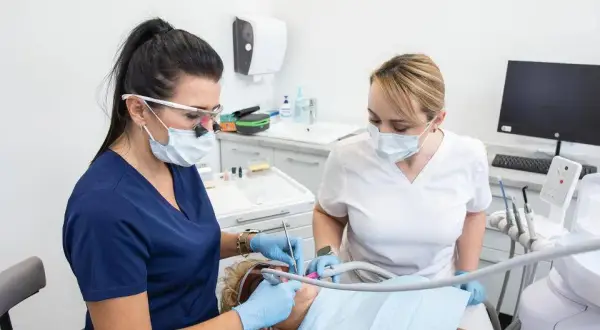 Czy znieczulenie u dentysty jest bezpieczne? Pełny skład i działanie
