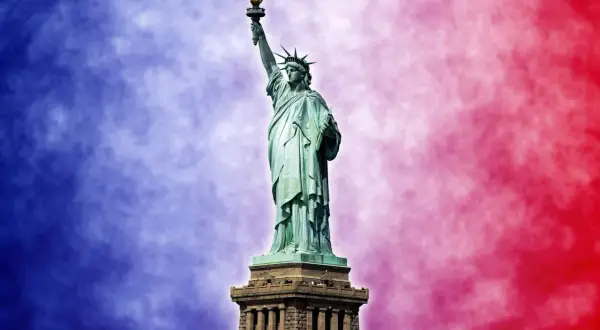 Frihetsgudinnan, en symbol för frihet. Visste du att den är över 93 meter hög? Fakta om frihetsgudinnan.