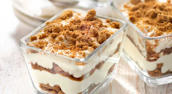 Verrine mascarpone spéculoos, un délice gourmand en couches crémeuses et biscuits croustillants.