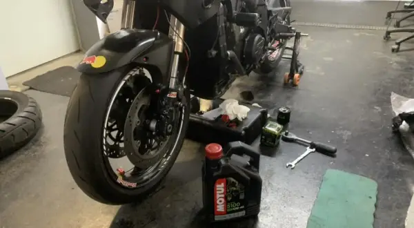 MOTUL 7100 - najlepszy olej do motocykli, który chroni silnik