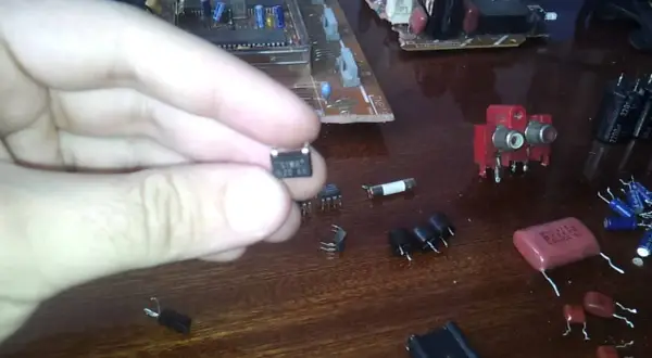 Co można odzyskać z telewizora LCD? Cenne elementy do recyklingu